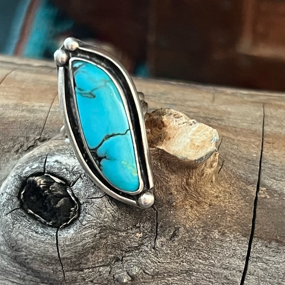 Vintage Native American Sterling Silver Turquoise Ring - Picture 5 of 11